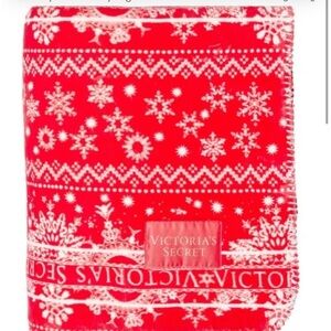 VICTORIA SECRETS PLUSH FLEECE BLANKET NEW‎ WITH TAGS